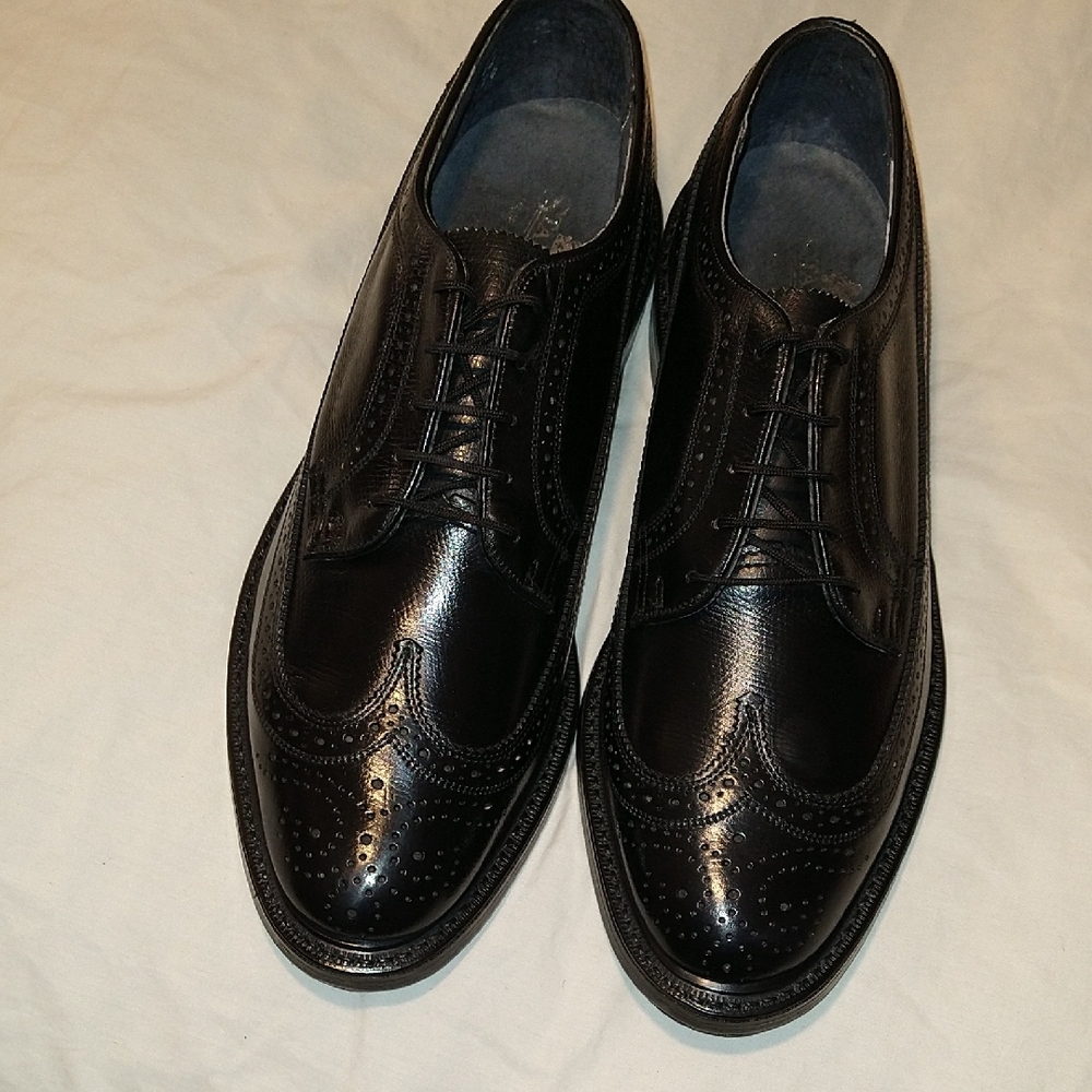 Stafford Black Leather Oxford Shoes with Wingtip Design